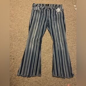 L&B Mid Rise Flare Jeans Chic Soul? 22W